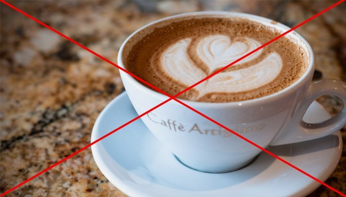 На фото: запрет на крепкий кофе